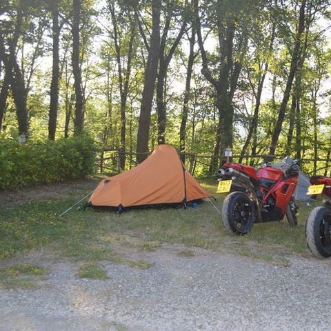 Stellplatz - Für Auto oder Motorrad und Zelt