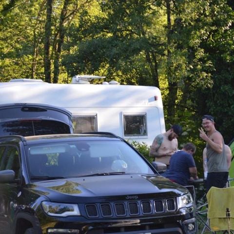 STAANPLAATS - Standplaats voor auto en caravan