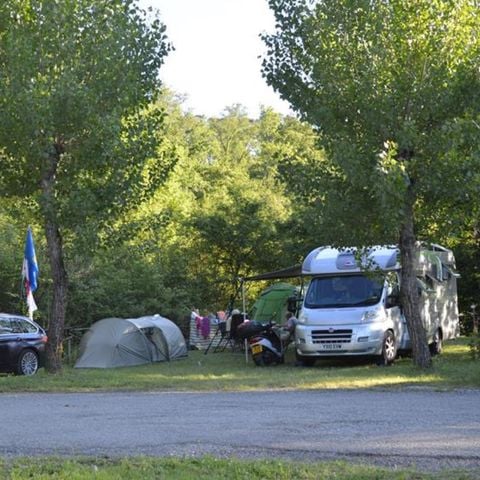 EMPLACEMENT - Emplacement pour voiture et caravane