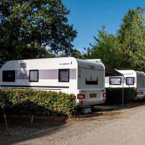 EMPLACEMENT - Emplacement pour voiture et caravane