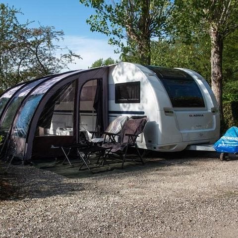 EMPLACEMENT - Emplacement pour voiture et caravane
