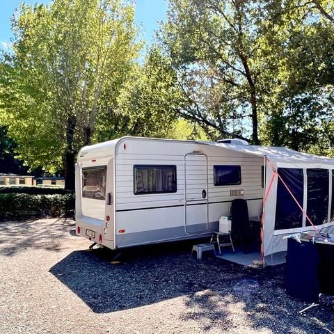 EMPLACEMENT - Emplacement pour tente-roulotte