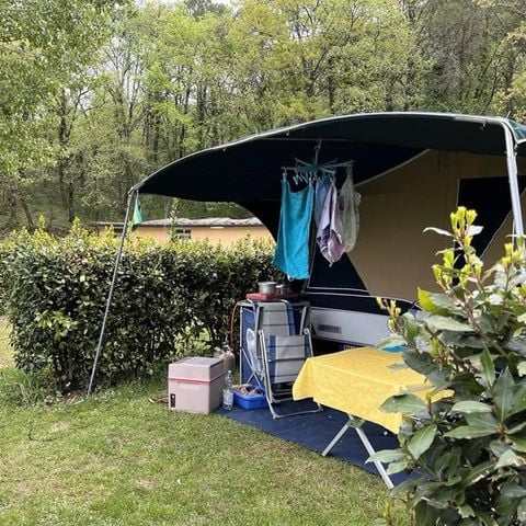 EMPLACEMENT - Emplacement pour tente-roulotte