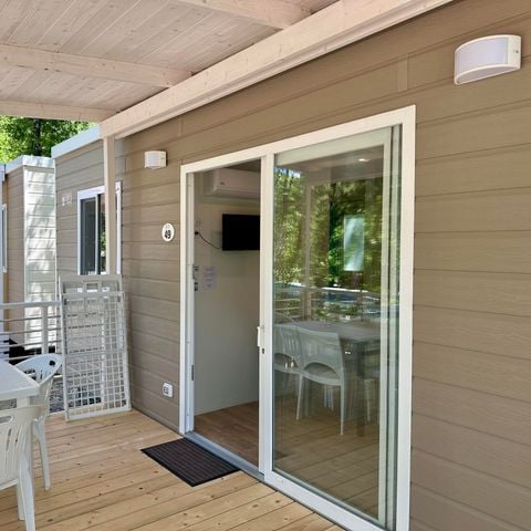 BUNGALOW 2 personnes - Mobil-home Premium avec 2 chambres - 2 salles de bain (2 personnes incluses - 2 personnes supplémentaires possibles moyennant supplément, veuillez contacter le camping)
