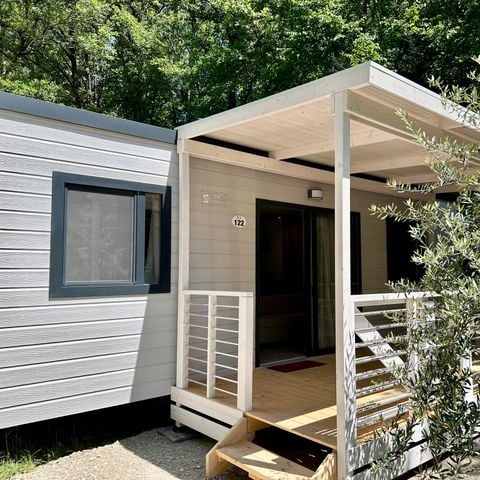 Mobile home 2 persons - Deluxe mobile home with 2 bedrooms - 2 bathrooms (2 persons included - 2 additional persons possible with surcharge, please contact campsite)
