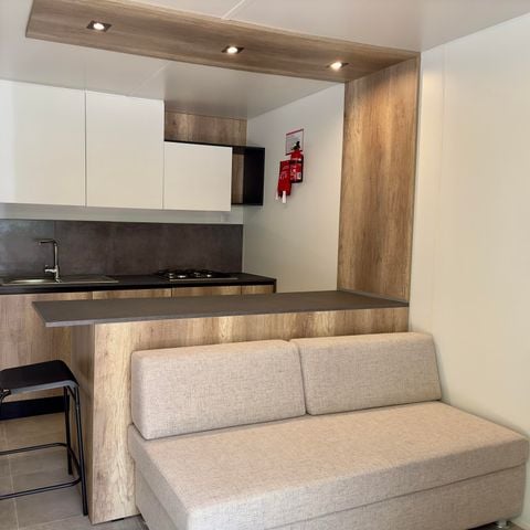 Mobile home 2 persons - Deluxe mobile home with 2 bedrooms - 2 bathrooms (2 persons included - 2 additional persons possible with surcharge, please contact campsite)
