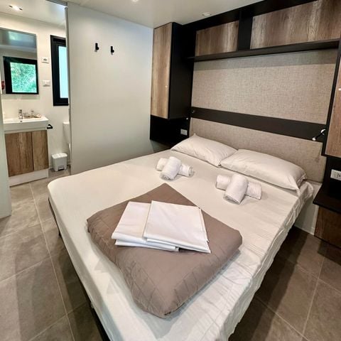 Stacaravan 2 personen - Deluxe stacaravan met 2 slaapkamers - 2 badkamers (2 personen inbegrepen - 2 extra personen mogelijk met toeslag, neem contact op met de camping)