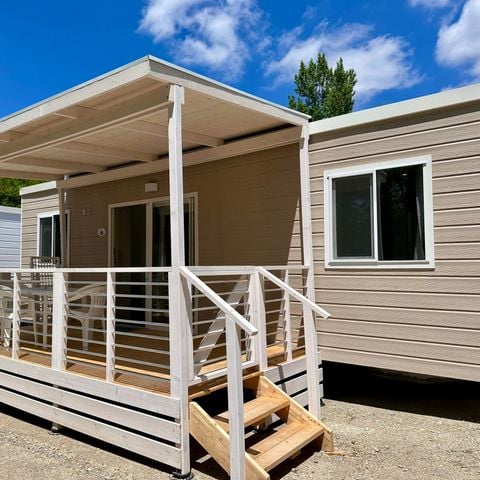 Mobile home 2 persons - Superior mobile home with 3 bedrooms - 2 bathrooms (2 persons included - 4 additional persons possible with surcharge, contact campsite)