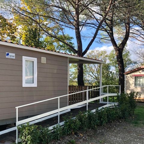 Mobilhome 2 personnes - Accessible aux personnes à mobilité réduite - 2 personnes incluses - 2 personnes supplémentaires possibles avec supplément - Contacter le camping