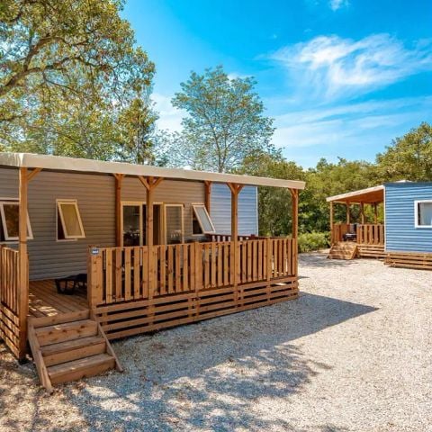 BUNGALOW 4 personas - Mobil-home | Confort | 2 Dormitorios | 4 Pers. | Terraza elevada | Aire acondicionado.