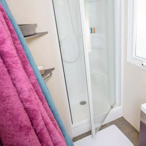 BUNGALOW 6 personnes - Mobil-home | Premium | 3 Ch. | 6 Pers. | Terrasse Couverte | Clim.