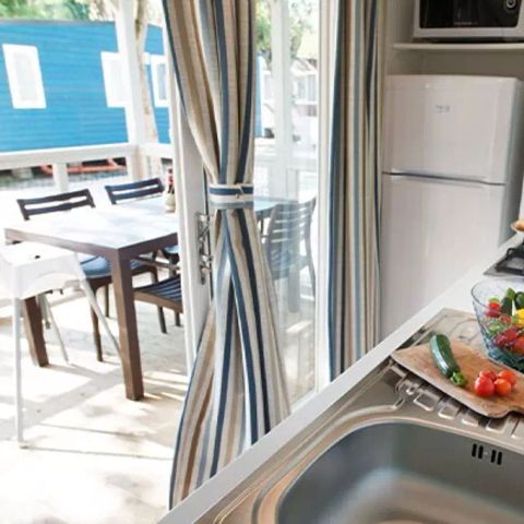 BUNGALOW 6 personnes - Mobil-home | Comfort | 3 Ch. | 6 Pers. | Terrasse surélevée | 2 SDB | Clim.