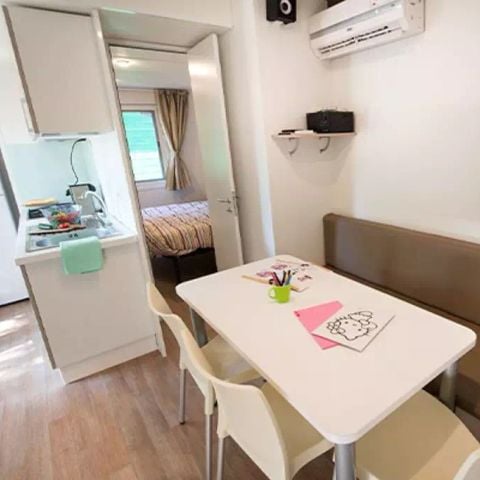 BUNGALOW 6 persone - Casa mobile | Comfort | 3 Camere da letto | 6 Persone | Terrazza rialzata | 2 bagni | Aria condizionata.