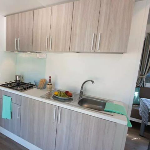 Bungalow 6 personas - Mobil-home | Confort | 3 Dormitorios | 6 Pers. | Terraza elevada | 2 baños | Aire acondicionado.