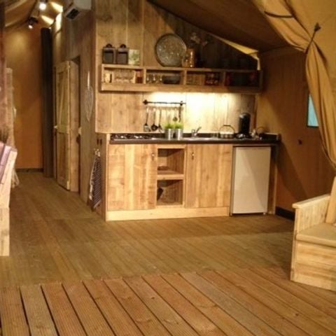 Tent van canvas en hout 8 personen - Corsica Lodge, 3 kamers - aankomst op woensdag in het hoogseizoen