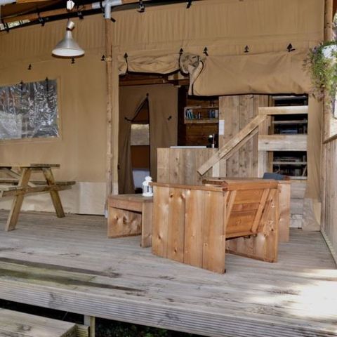 Tente en toile et en bois 8 personnes - Corsica Lodge 3 chambres - arrivée le samedi en haute saison