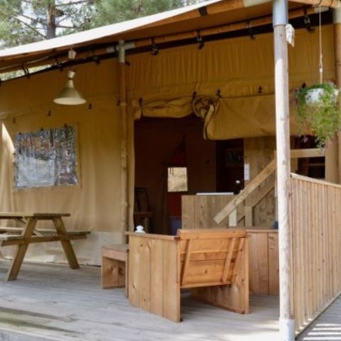 Tente en toile et en bois 8 personnes - Corsica Lodge 3 chambres - arrivée le samedi en haute saison
