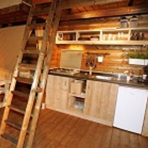 Tente en toile et en bois 8 personnes - Corsica Lodge 3 chambres - arrivée le samedi en haute saison