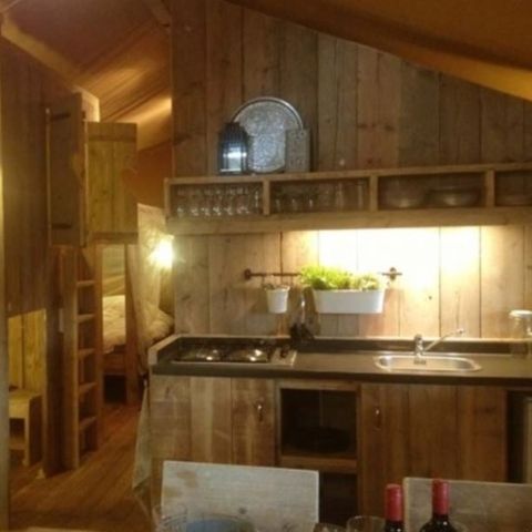 Tente en toile et en bois 8 personnes - Corsica Lodge 3 chambres - arrivée le samedi en haute saison