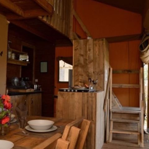 Tente en toile et en bois 8 personnes - Corsica Lodge 3 chambres - arrivée le samedi en haute saison