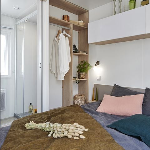 MOBILHOME 2 personnes -  solo 1 chambre Premium 22m2 avec terrasse couverte 10m2 (lit 160 * 200)