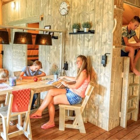 Tente en toile et en bois 7 personnes - TENTE LODGE 49 m2 3 ch 6/7 personnes