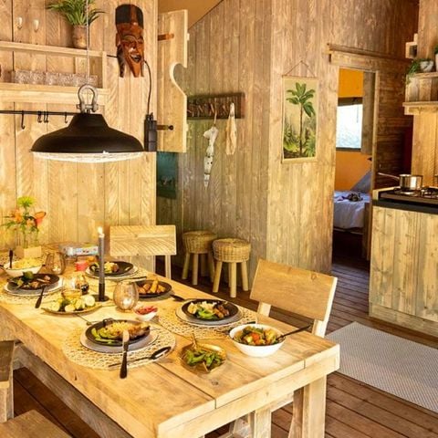 Tente en toile et en bois 7 personnes - TENTE LODGE 49 m2 3 ch 6/7 personnes