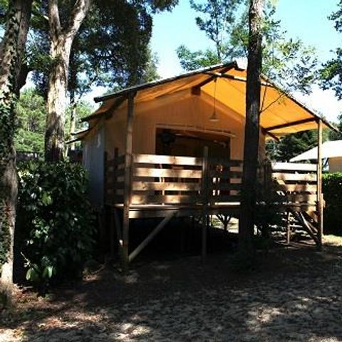 TENTE TOILE ET BOIS 4 personnes - Cabane Lodge Standard 20m² 2 chambres + serviettes et draps + terrasse couverte + TV