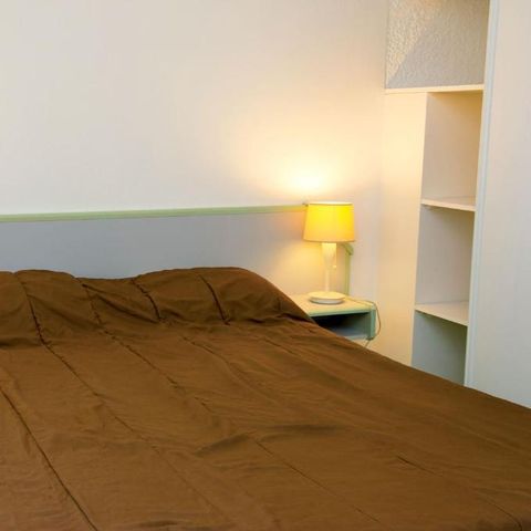 APARTMENT 5 people