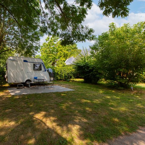 PLOT - Comfort package: tent, caravan or camper / 1 car / 10A electricity