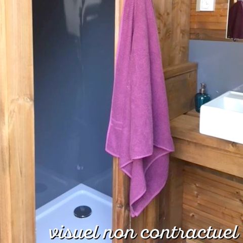 PLOT - Premium package: 10A pitch equipped with a Freecamp (hut with sanitary facilities and open kitchen)