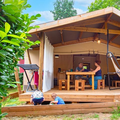 Tente en toile et en bois 5 personnes - Cabane Cotton Toilée Confort 35m² + TV