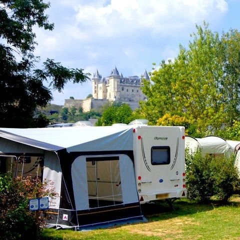PLOT - Comfort + package: tent, caravan or camper / 1 car / 10A electricity with water point and grey water drainage on site or near the pitch