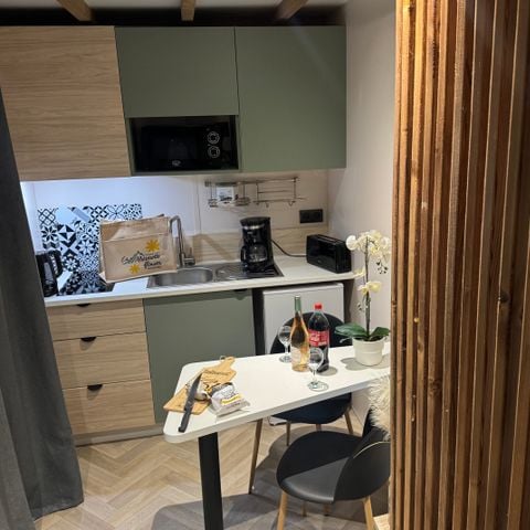 CHALET 2 personnes - Confort 16m² - 1 chambre + Terrasse couverte + Clim réversible + TV
