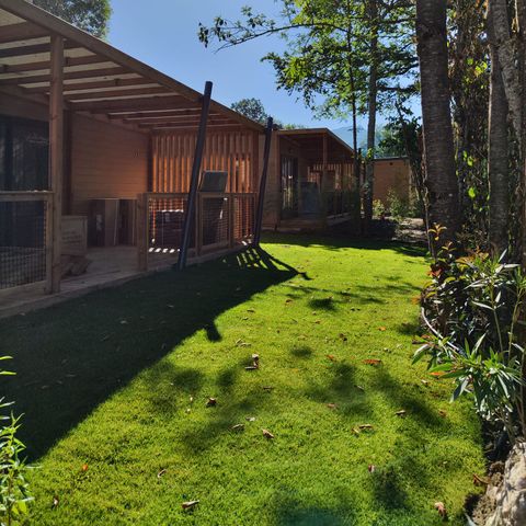 Chalet 4 personen - Comfort 35m² - 2 kamers + Overdekt terras + Omkeerbare airconditioning + TV