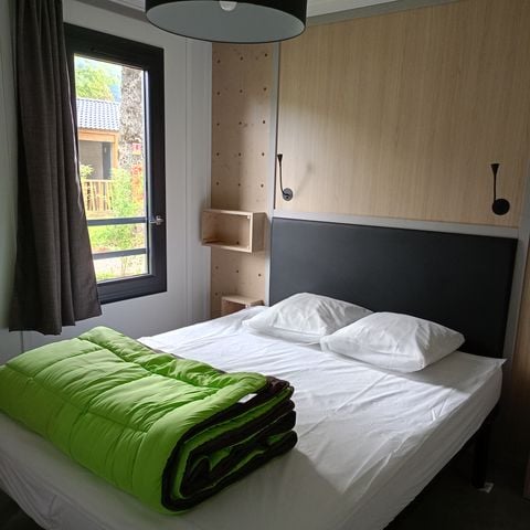 CHALET 4 personnes - Premium 42m² - 2 chambres + Terrasse couverte + Clim réversible + TV