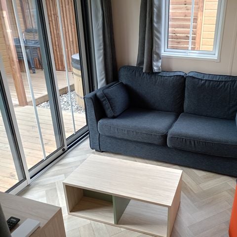 Chalet 6 personen - Comfort 42m² - 3 kamers + Overdekt terras + Omkeerbare airconditioning + TV