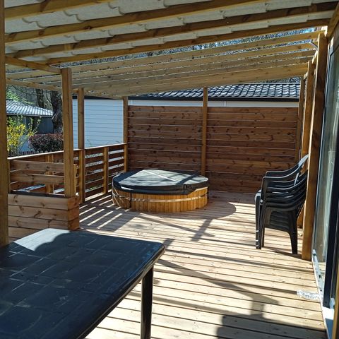Mobilheim 4 Personen - SPA Premium 40m² - 2 Schlafzimmer + Überdachte Terrasse + Reversible Klimaanlage + TV