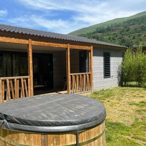 CHALET 4 personnes - SPA Premium 42m² - 2 chambres + Terrasse couverte + Clim réversible + TV