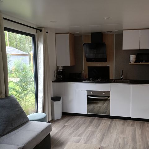 Stacaravan 8 personen - Premium - 4 slaapkamers - 3 badkamers + Overdekt terras + Omkeerbare airconditioning + TV