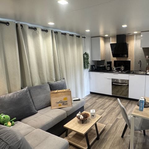 MOBILHOME 8 personnes - Premium - 4 chambres - 3 salles de bain + Terrasse couverte + Clim réversible + TV