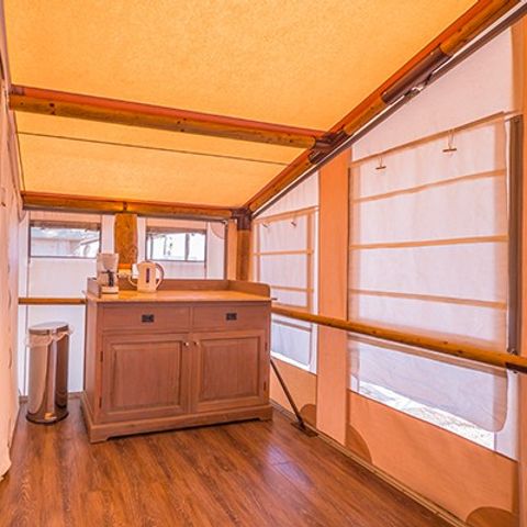 Tente en toile et en bois 5 personnes - Tente Safari | 2 Ch. | 4/5 Pers. | 1 SDB | Clim.