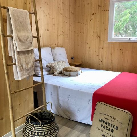 UNUSUAL ACCOMMODATION 2 people - ROULOTTE INSOLITE Vue Réserve - Hotel services included