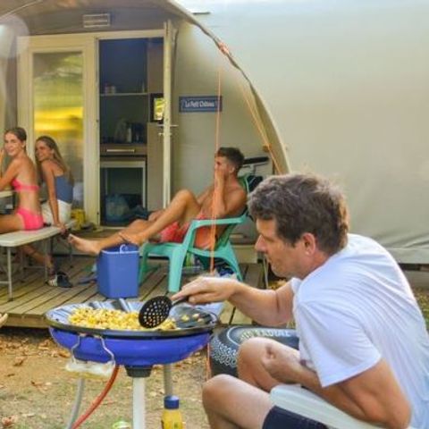 Bungalowzelt 4 Personen - LE PETIT CHATEAU (ohne Sanitäranlagen)