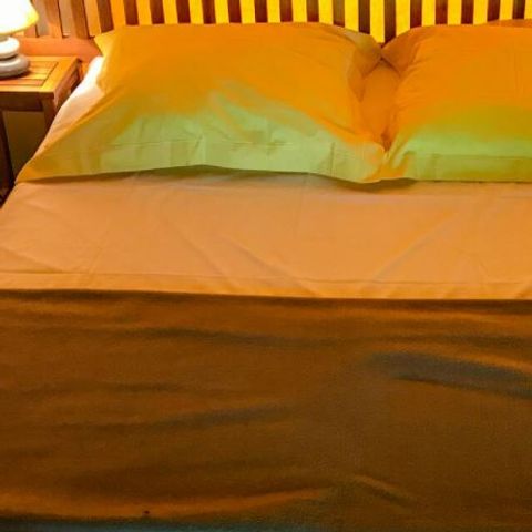 Canvas and wooden tent 5 persons - Gourdon Lodge (without sanitary facilities)