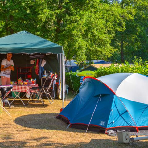 STAANPLAATS - Standplaats + elektriciteit + water + auto