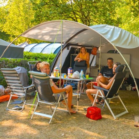 Kampeerplaats - Standplaats + elektriciteit + water + auto