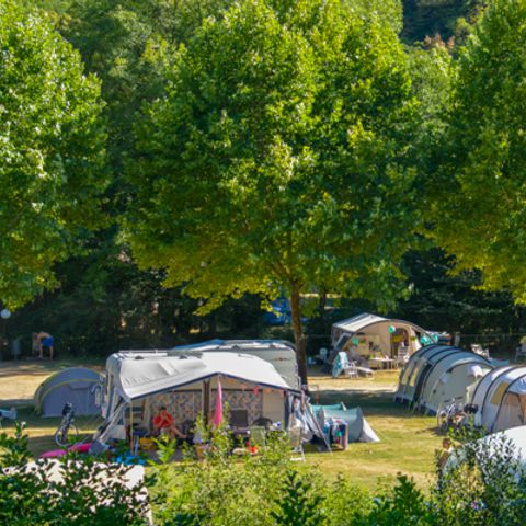 STAANPLAATS - Standplaats + elektriciteit + water + auto