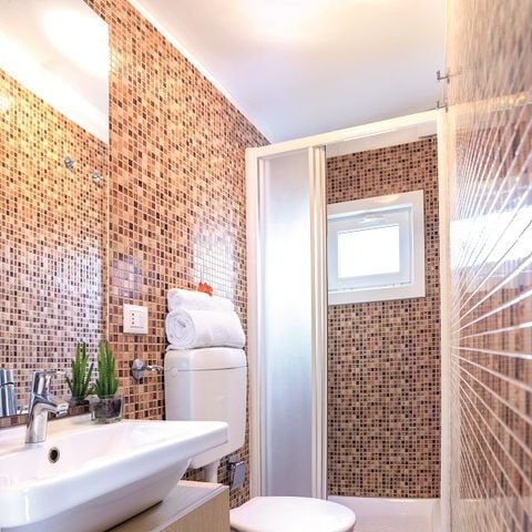 Mobilheim 4 personen - 2 Schlafzimmer / 1 Badezimmer - überdachte Terrasse