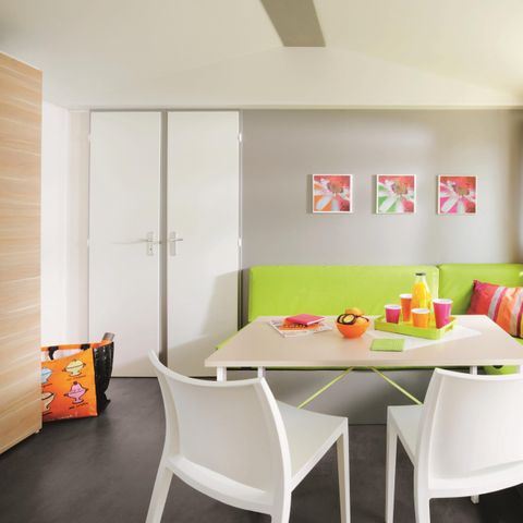 Mobile home 4 persons - Comfort 27m² 2 bedrooms + semi-covered terrace 18m² + TV + CLIM